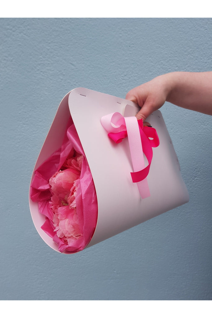 5 stems of stunning Peonies ...no fuss bundled up in one of our 'Bloom Bags' ready to pop into a vase.