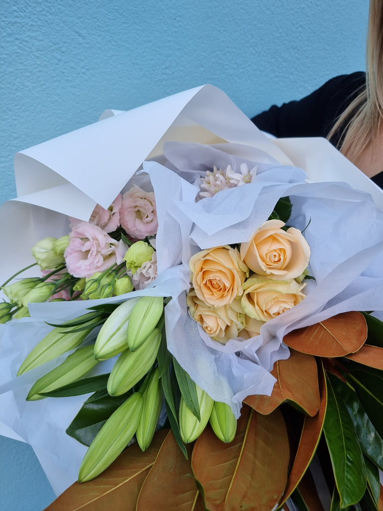 The DIY is for ,Who wants to be a florist? The DIY is a mix of blooms and foliage not arranged by us but for you to have a go and display across your home. In the package you can expect one bunch of foliage, 3x bunch of different types of flowers with a mix of heights and sizes. Florist Wellington , Kilbirnie Florist , Lyall Bay Florist