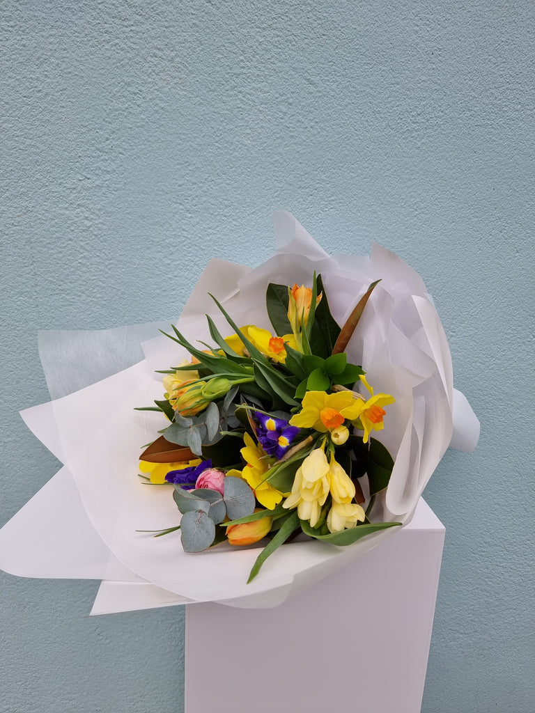 Spring is here and we want to enjoy it with a sweet little posy of seasonal, spring blooms.